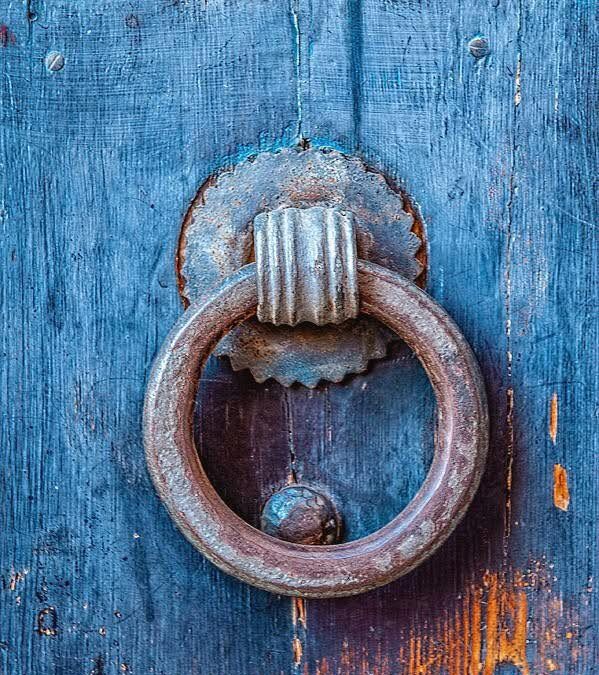 KNOCK KNOCK